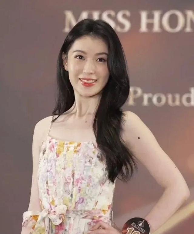 莎拉波娃重返赛场，出色发挥首场状态出色，拜仁观众沸腾！的简单介绍